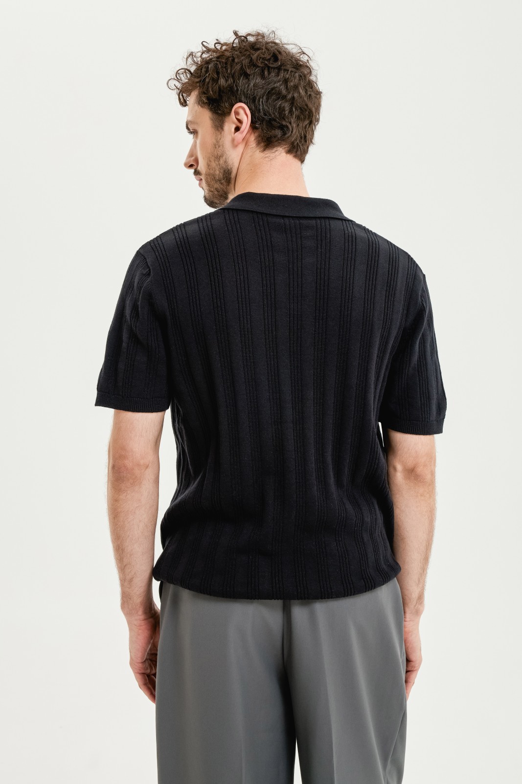 Трикотажный джемпер поло с вырезом