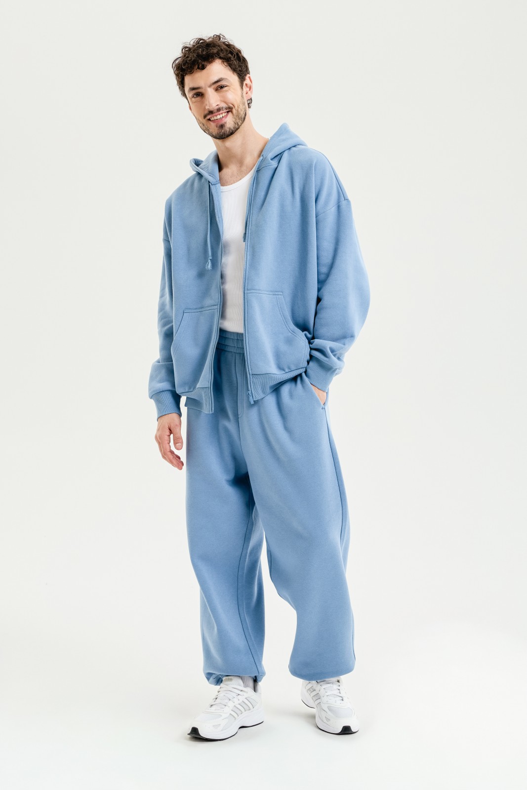 Толстовка на молнии с капюшоном