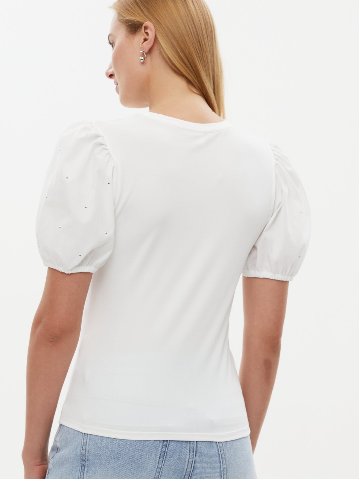 Трикотажный топ-футболка с акцентом на рукавах