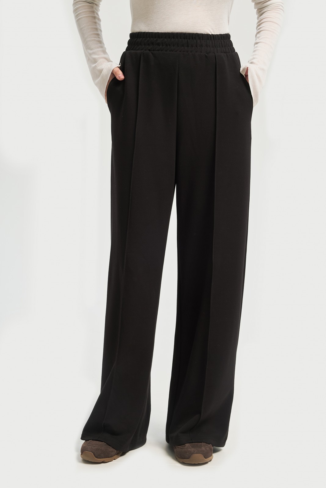 Трикотажные брюки на резинке