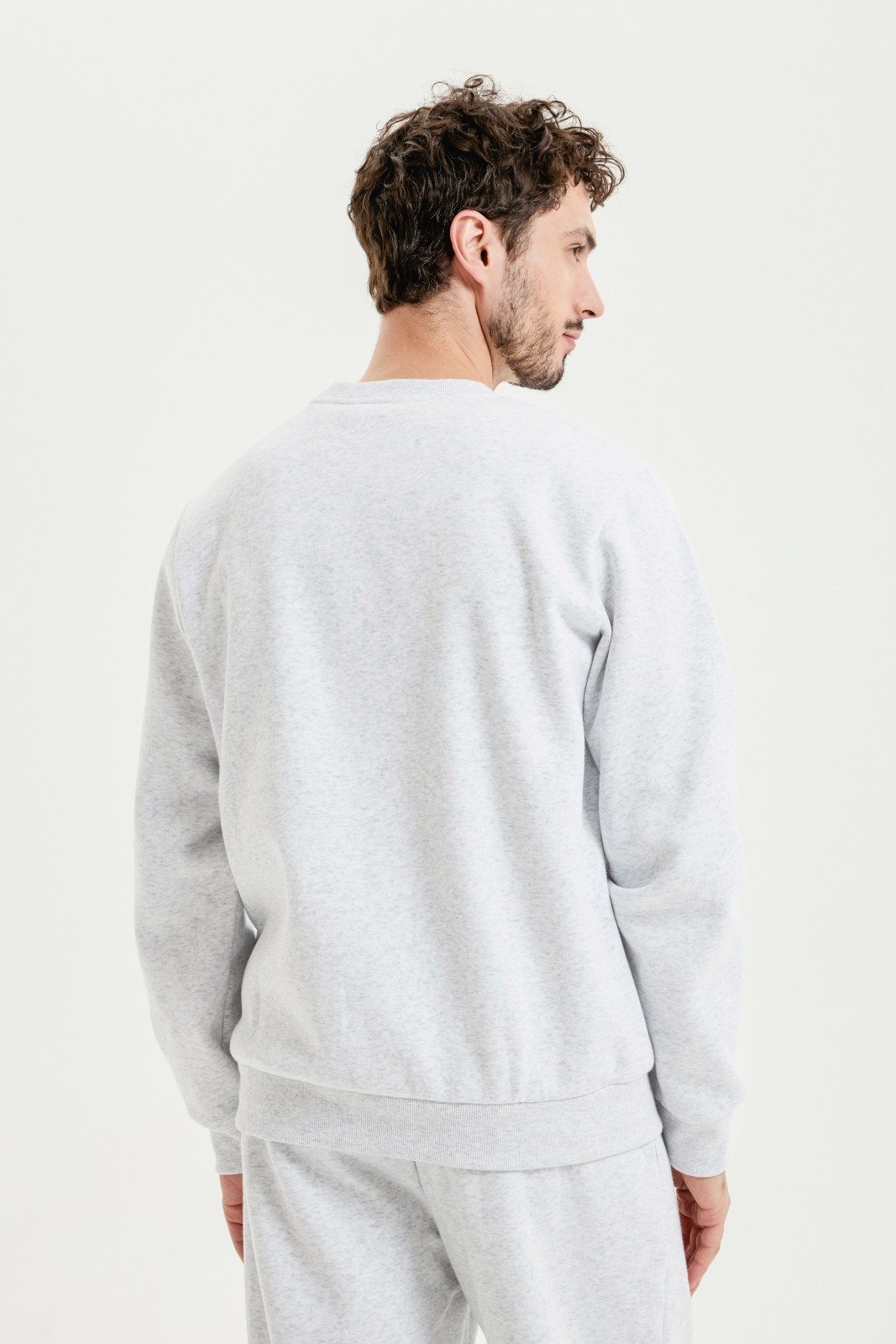 Трикотажный свитшот однотонный