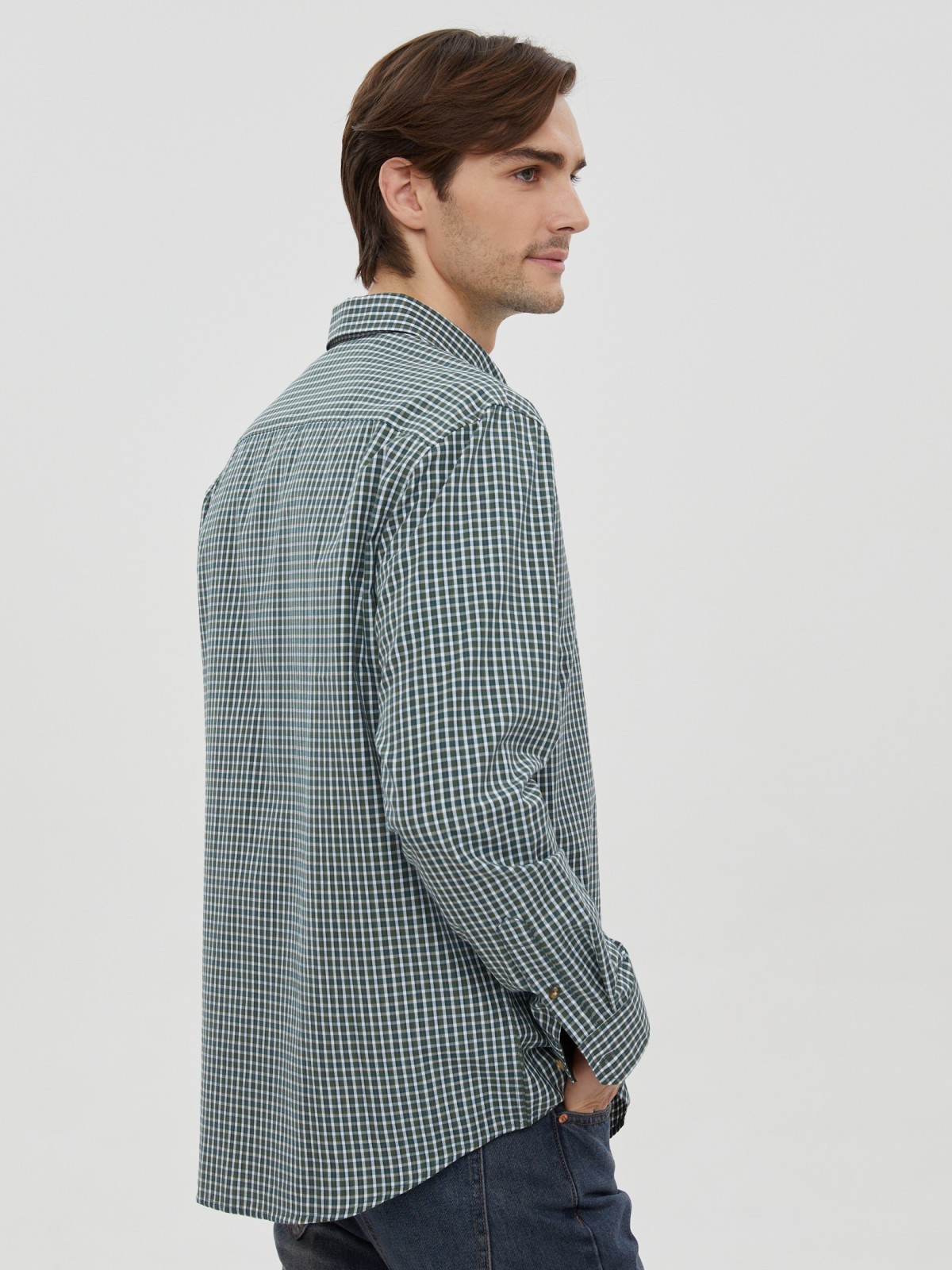 Офисная прямая рубашка в клетку с длинным рукавом