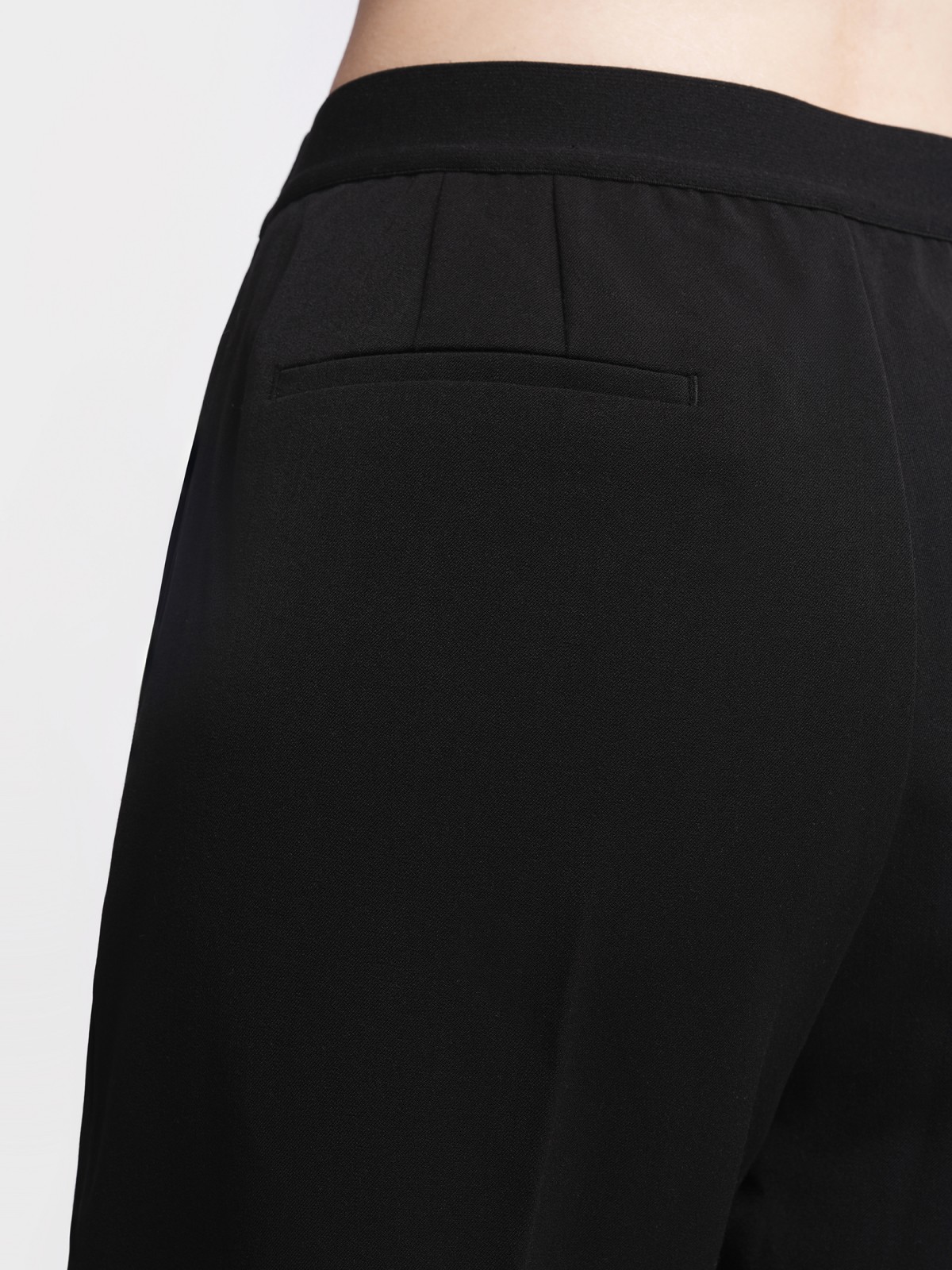 Офисные брюки Slim на резинке со стрелками