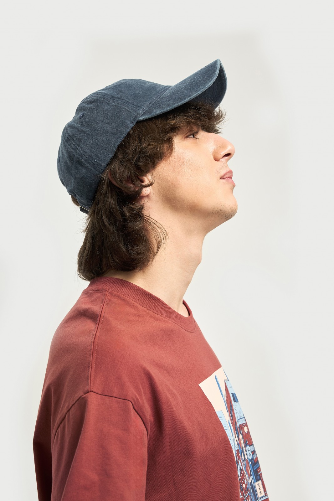 Тканевая бейсболка с полукруглым козырьком