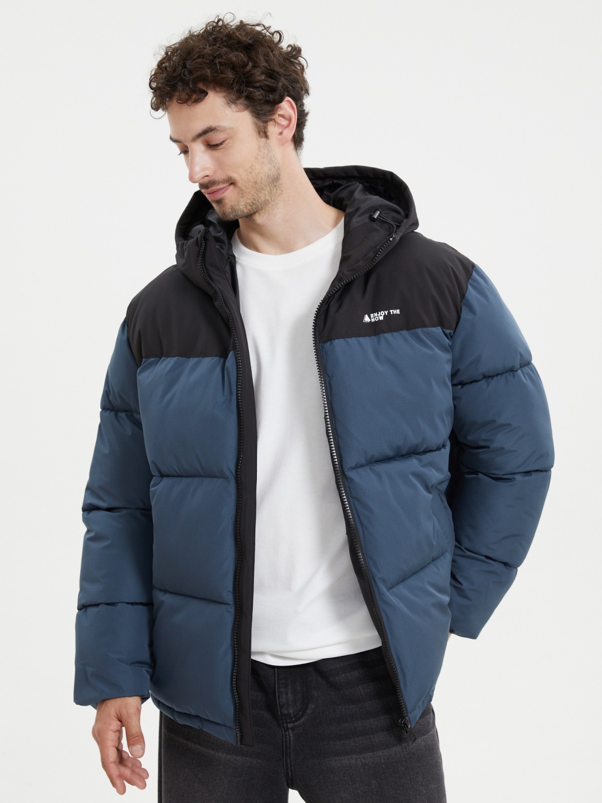 Тёплая куртка на молнии с капюшоном