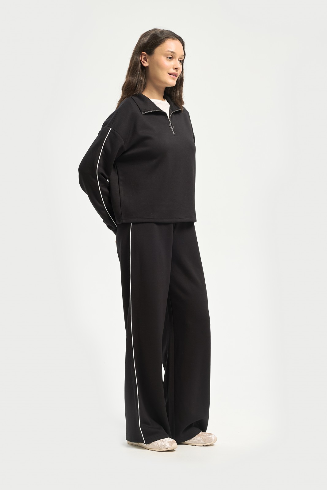 Трикотажные брюки на резинке