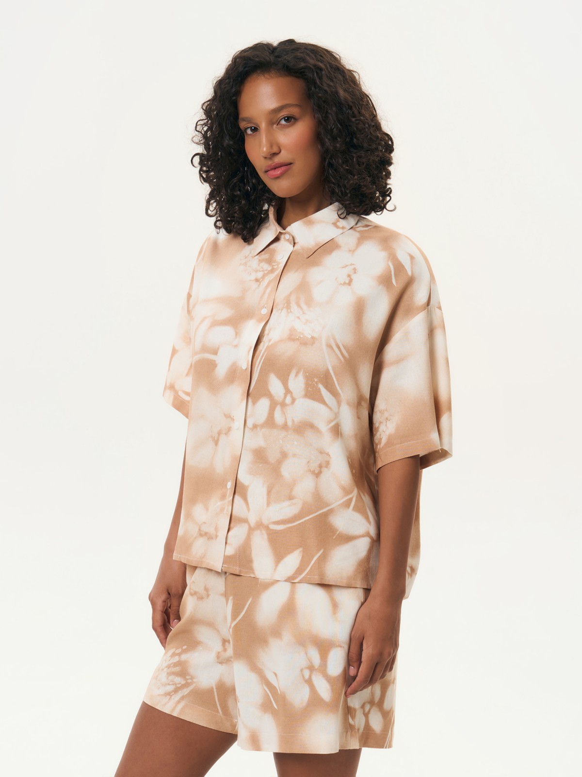 Блузка с короткими рукавами