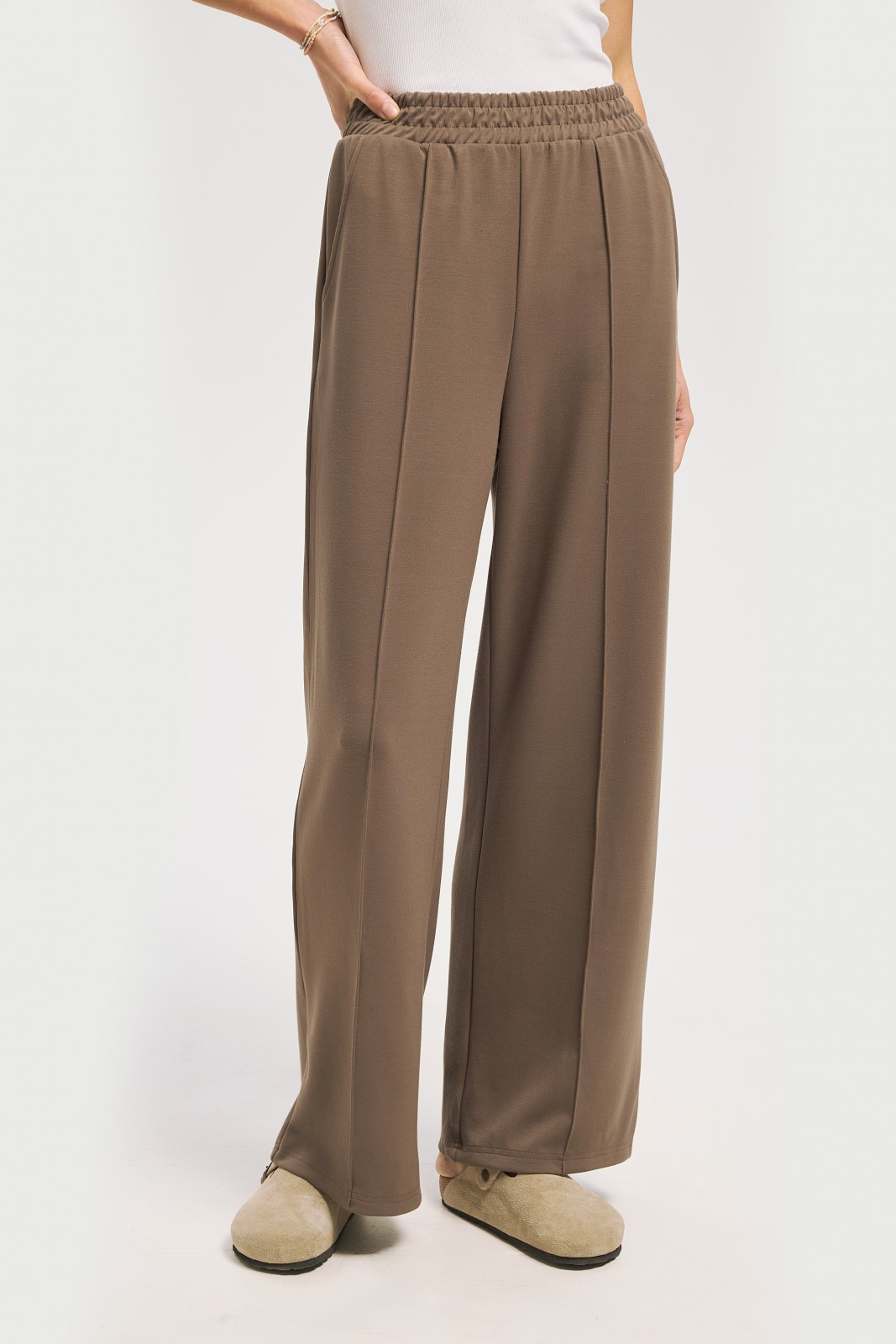 Трикотажные брюки на резинке