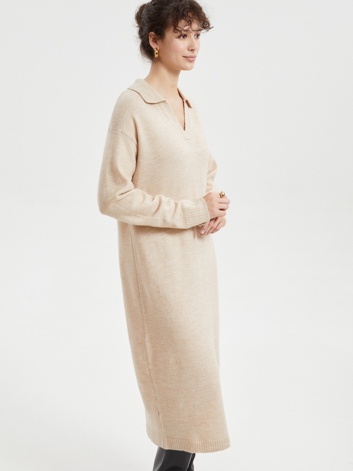 Вязаное платье-джемпер с воротником