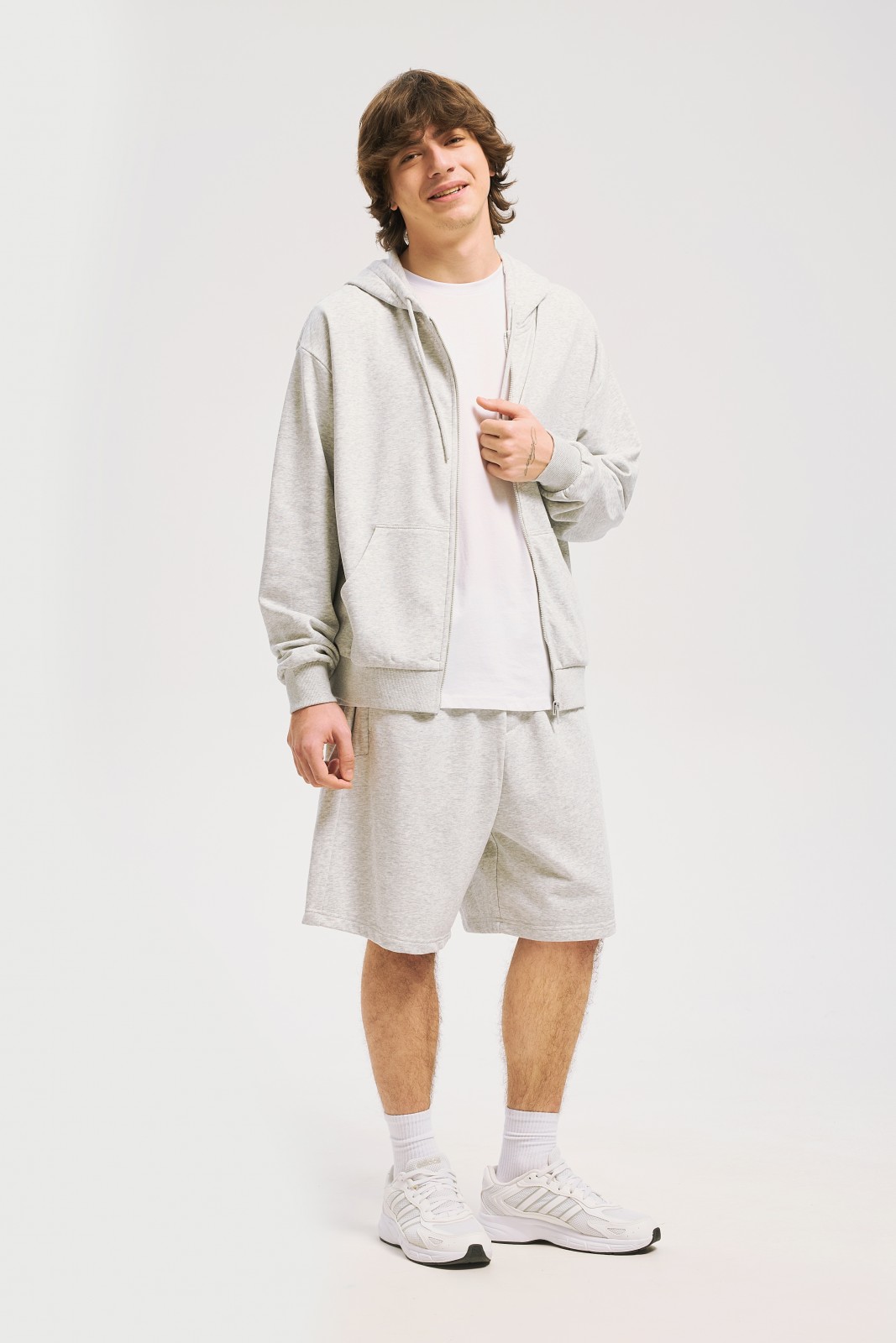 Толстовка на молнии с капюшоном