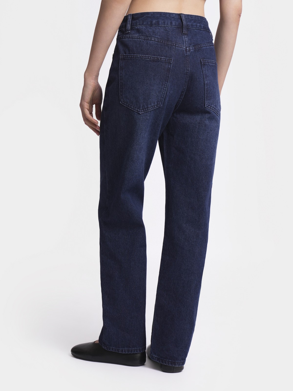 Джинсы прямого силуэта со средней посадкой