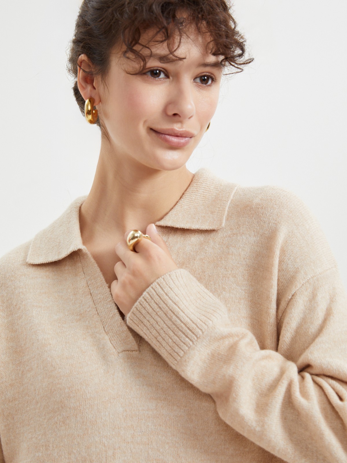 Вязаное платье-джемпер с воротником