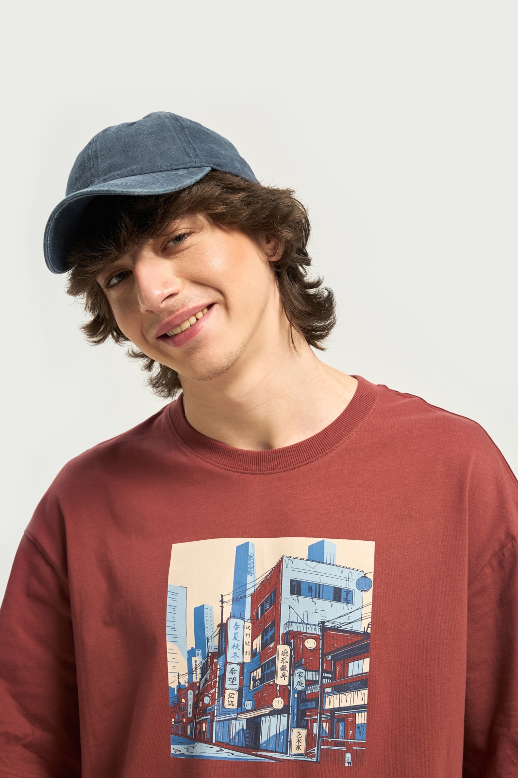 Тканевая бейсболка с полукруглым козырьком