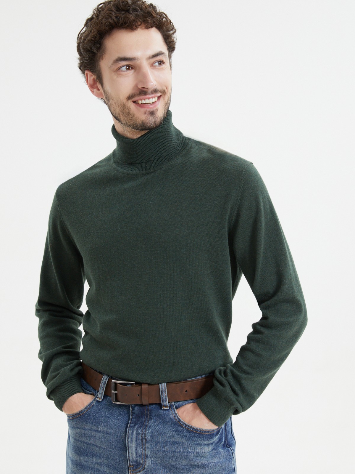 Тонкая трикотажная водолазка с горлом