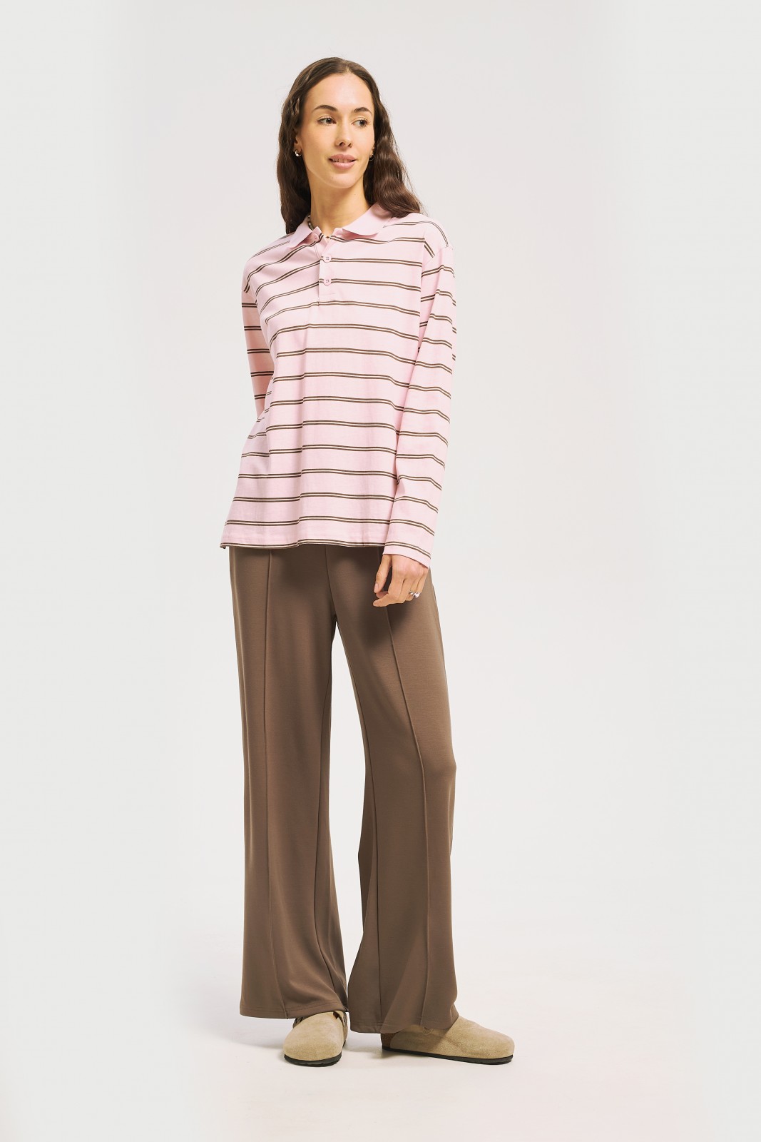 Трикотажные брюки на резинке