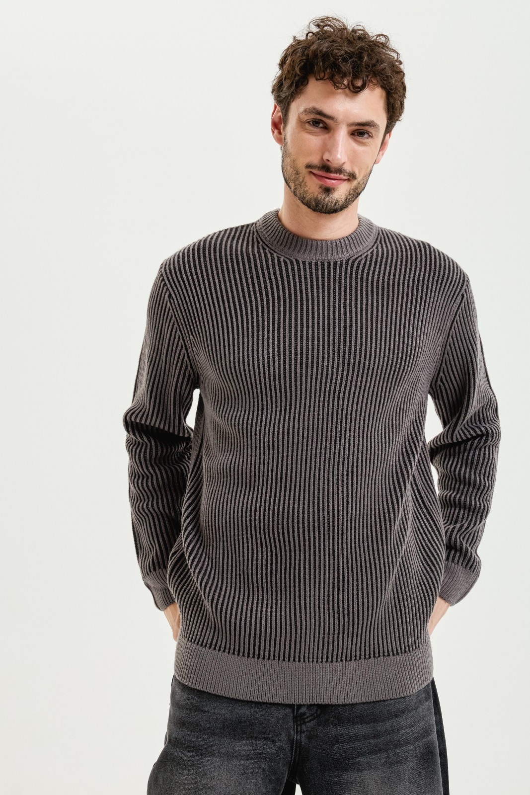 Тонкий вязаный джемпер из акрила