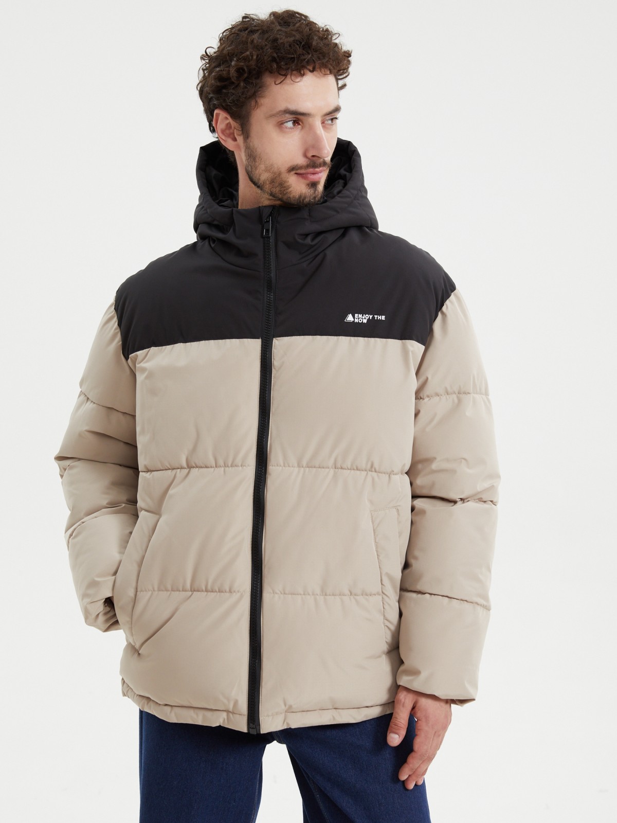 Тёплая куртка на молнии с капюшоном