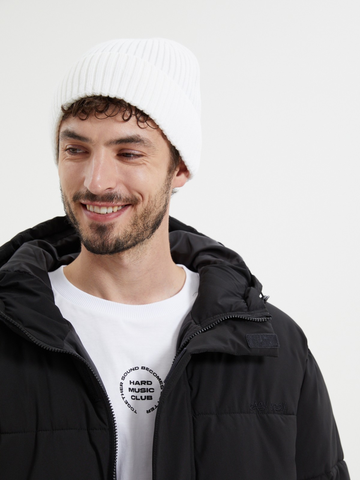 Вязаная шапка-бини