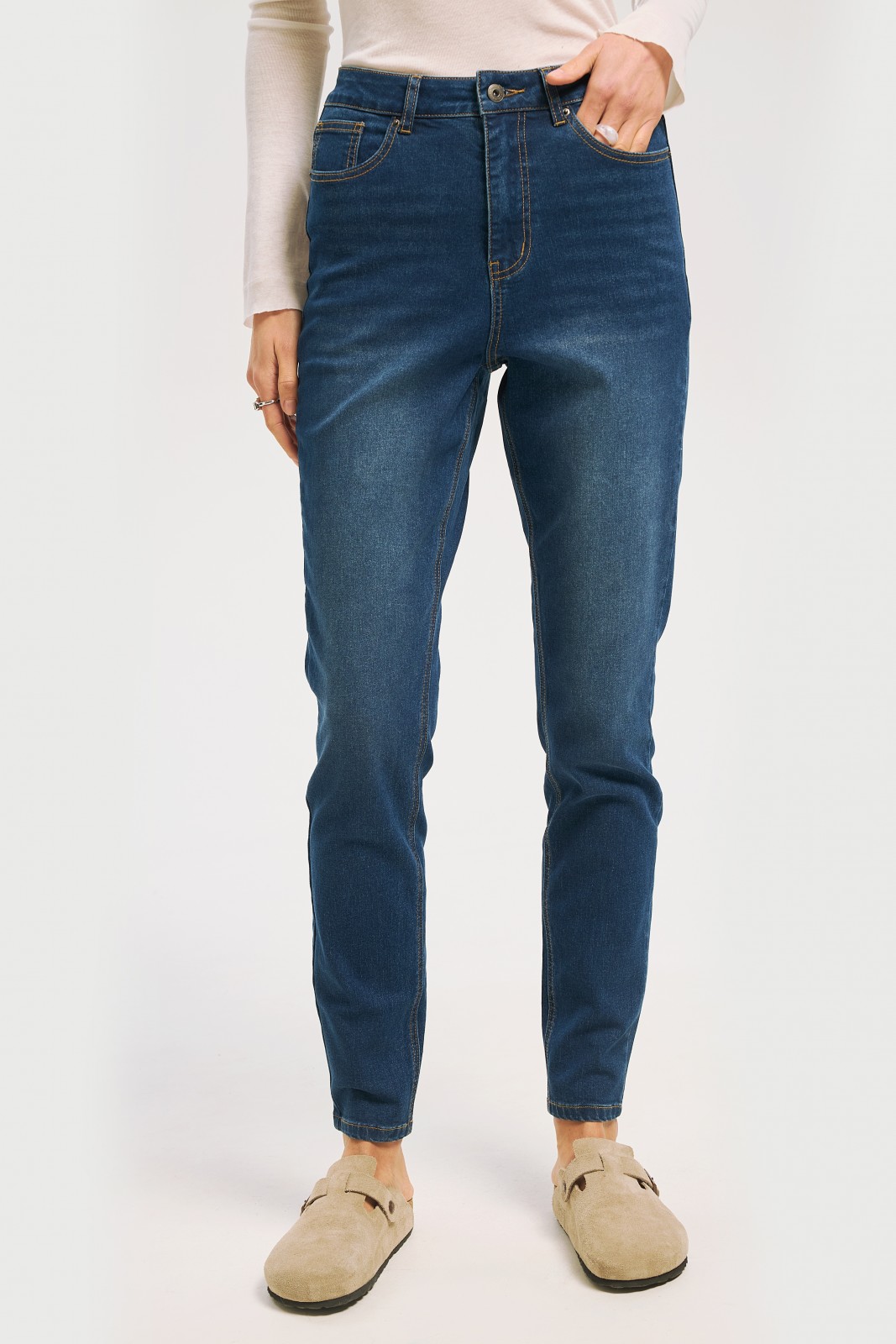 Джинсы силуэта Skinny со средней посадкой