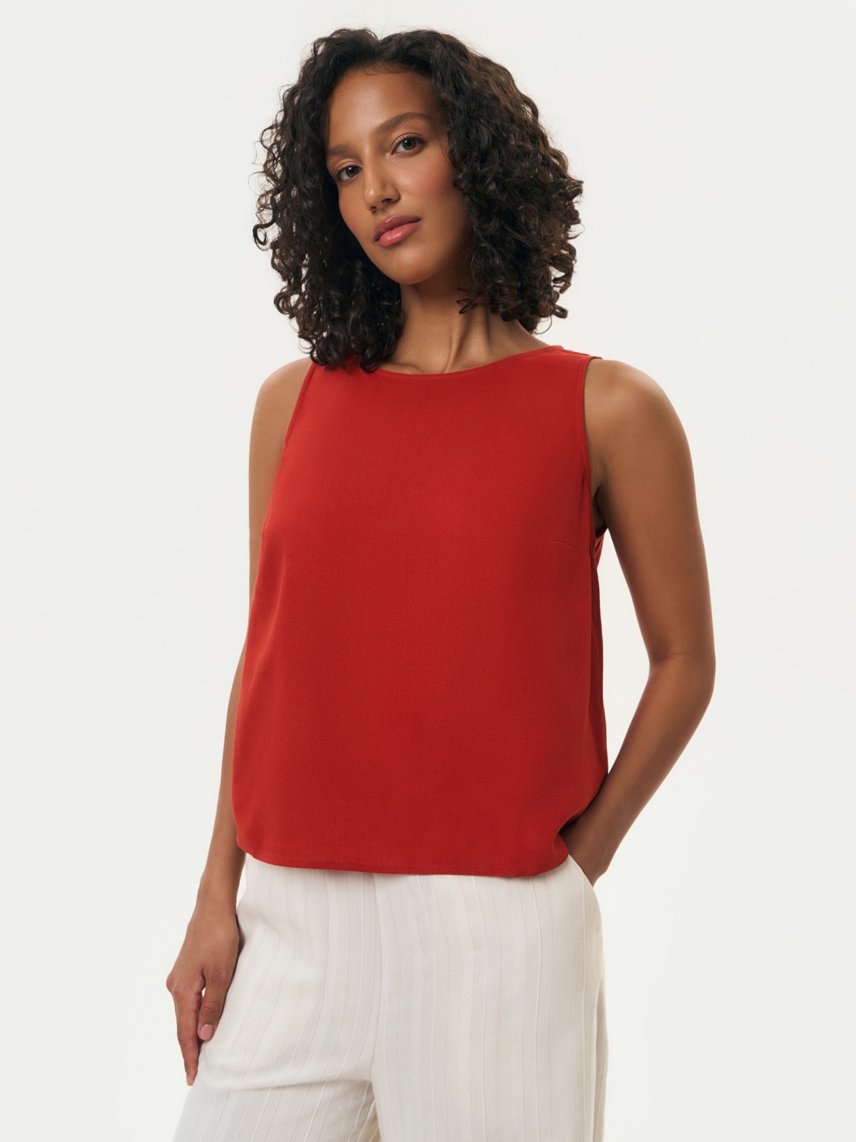 Блузка без рукавов