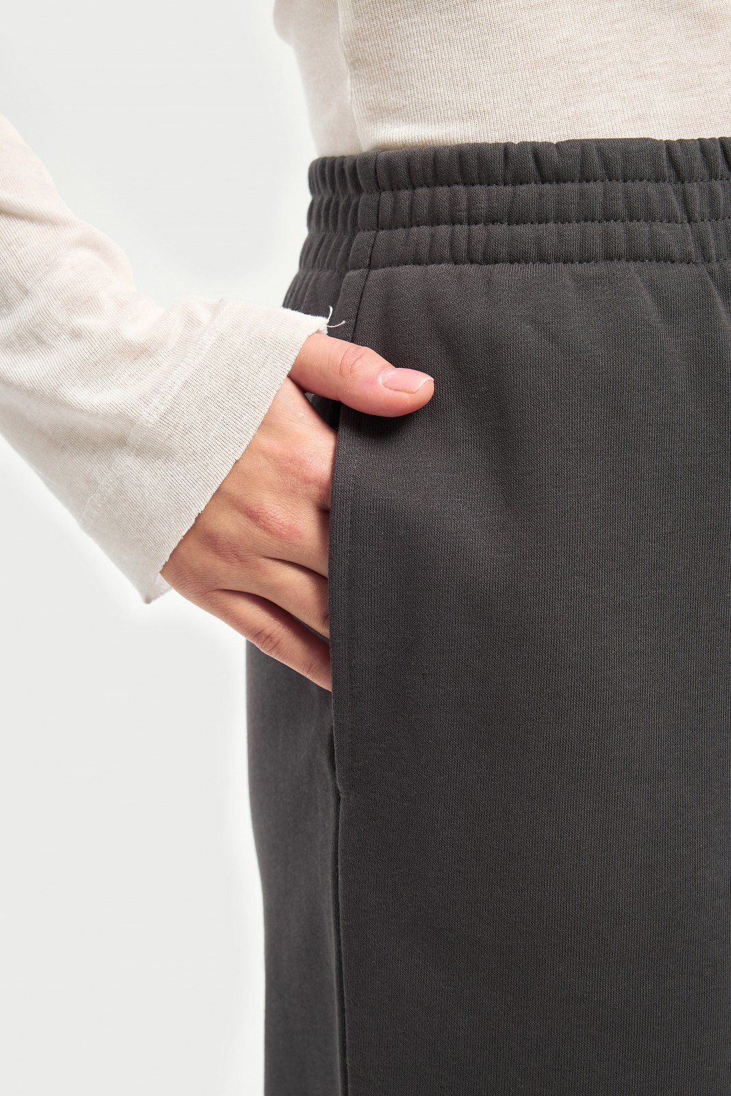 Трикотажные брюки на резинке