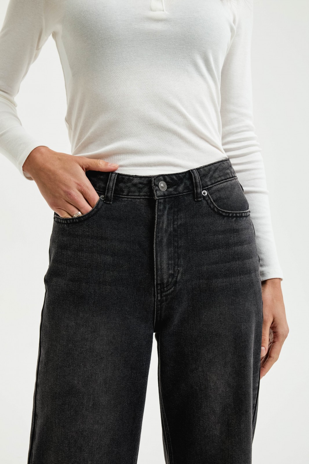 Джинсы силуэта Wide