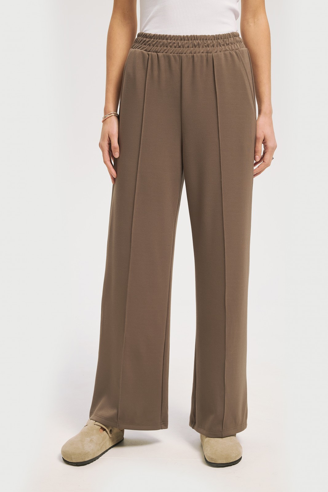 Трикотажные брюки на резинке