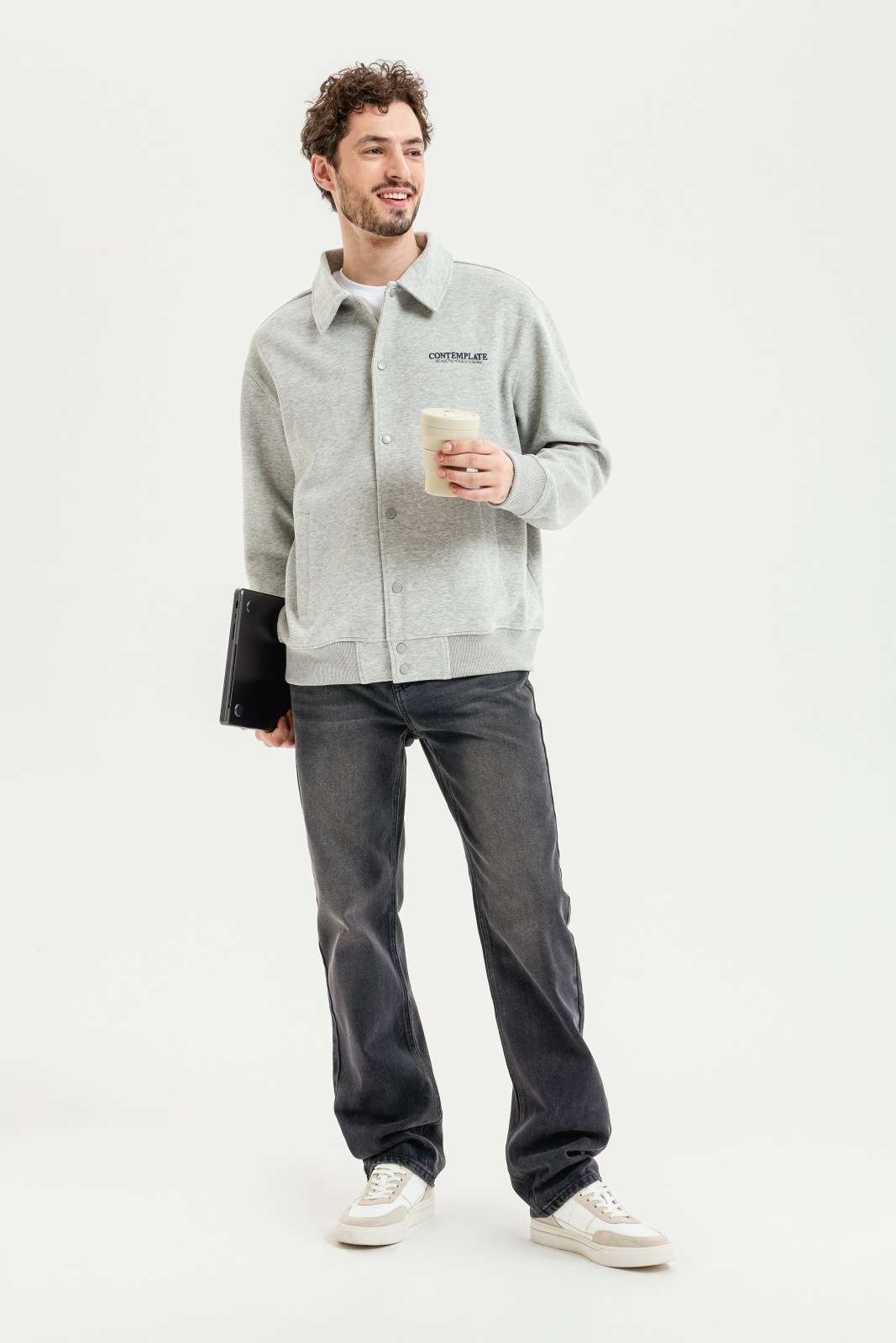 Трикотажная толстовка-бомбер на кнопках