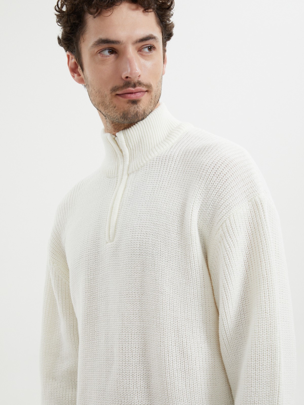 Вязаный свитер с горлом на молнии