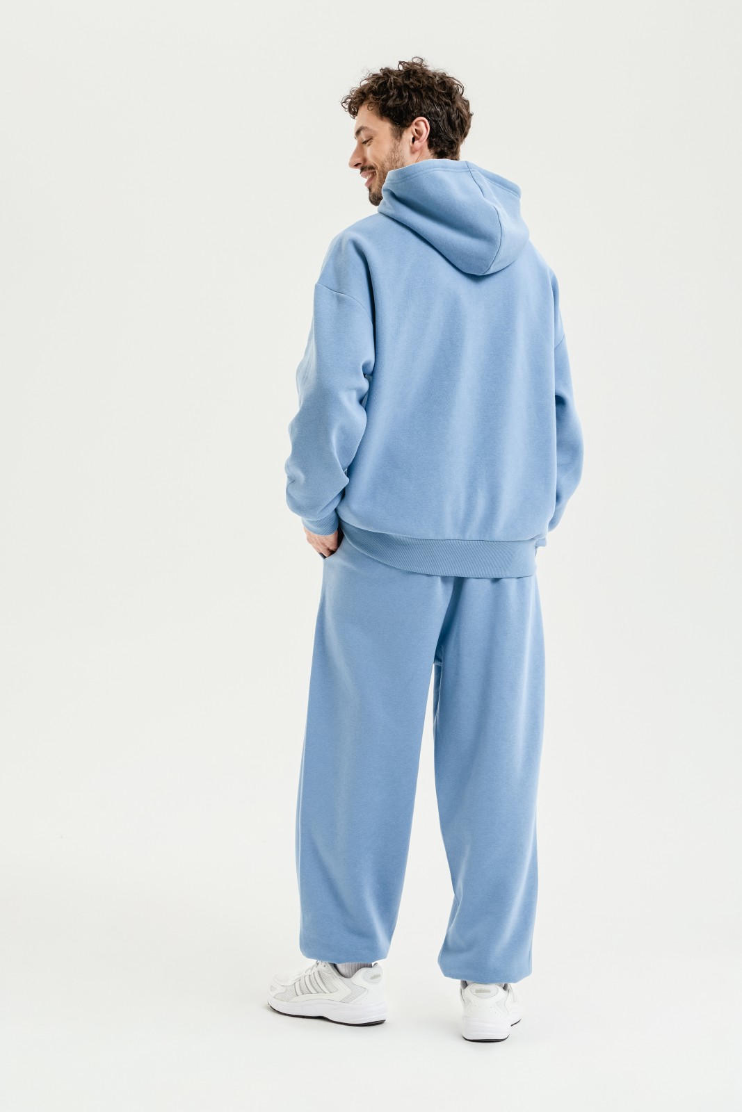 Толстовка на молнии с капюшоном