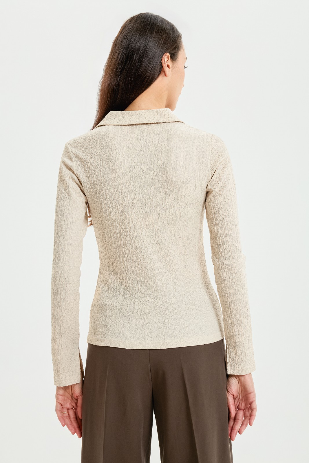 Прилегающая рубашка с отложным воротником