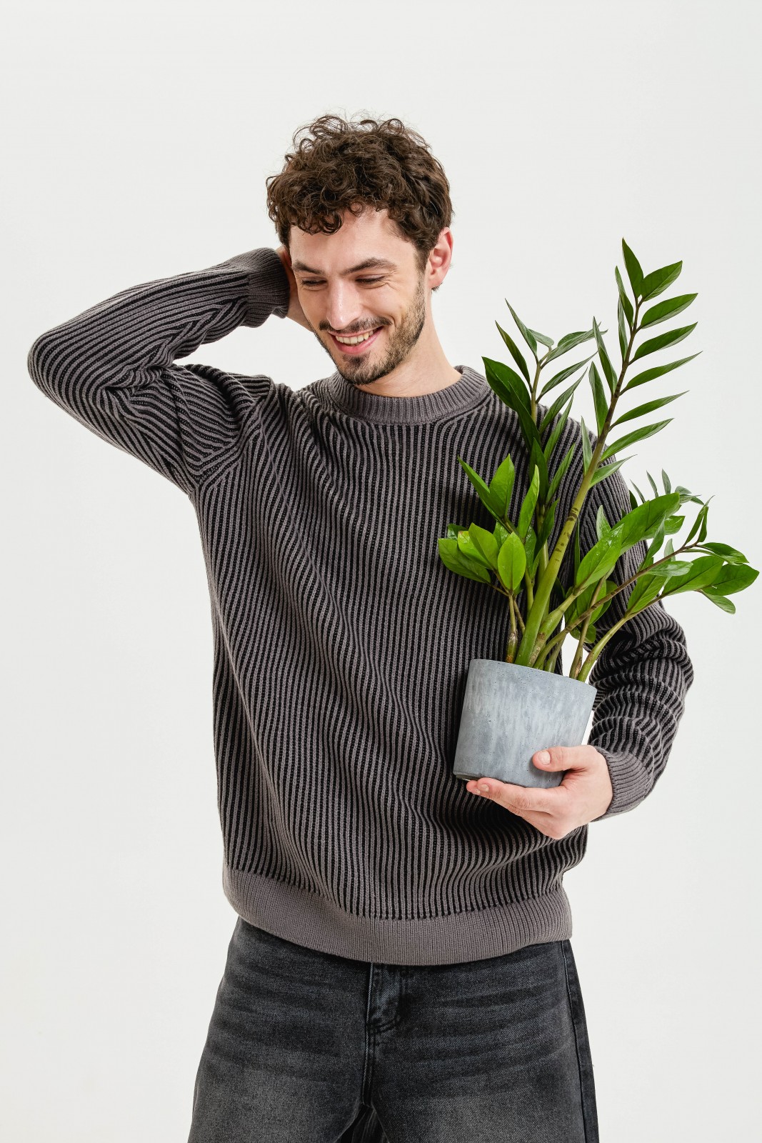 Тонкий вязаный джемпер из акрила