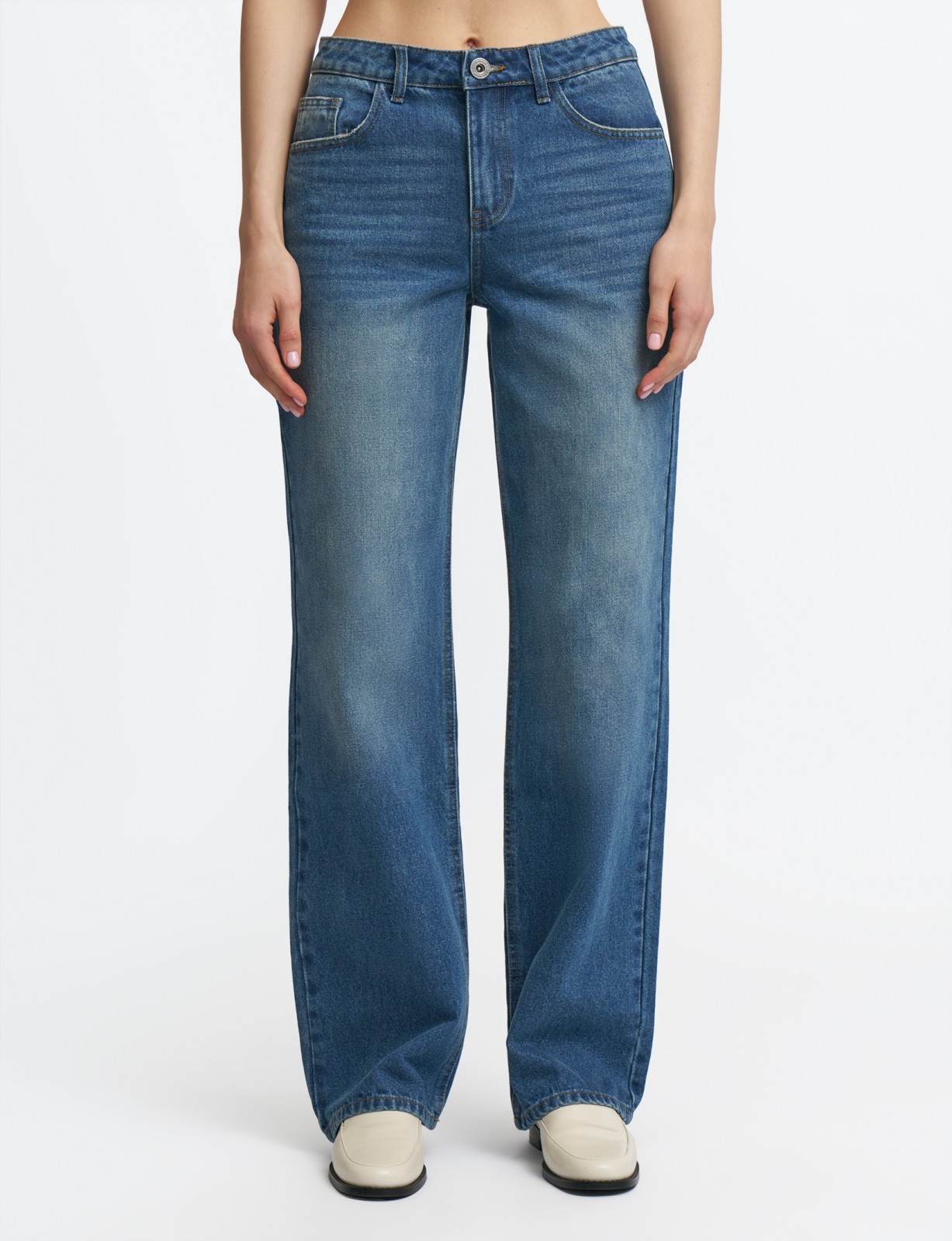 Джинсы прямого силуэта со средней посадкой