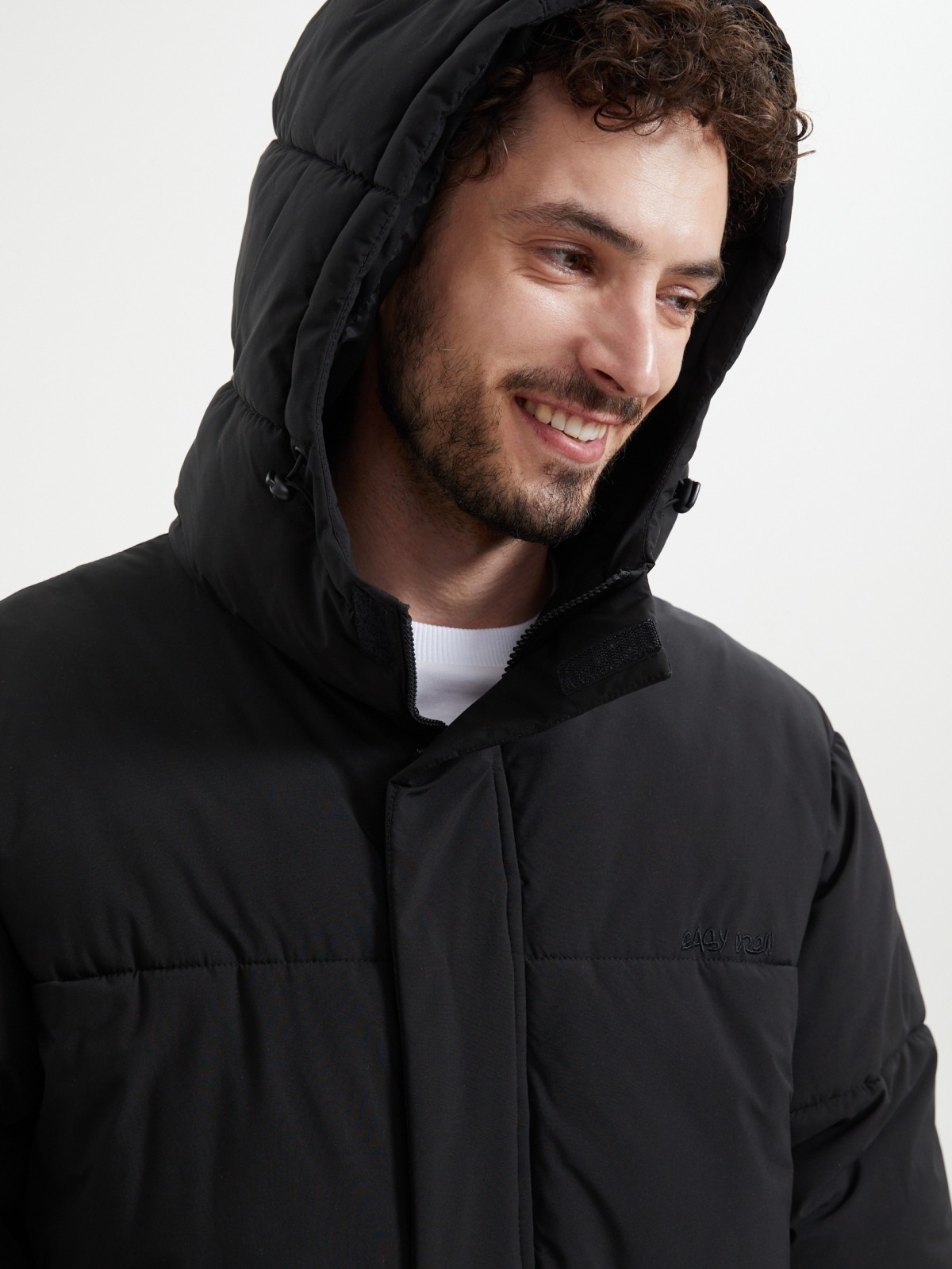 Тёплая куртка на молнии с капюшоном