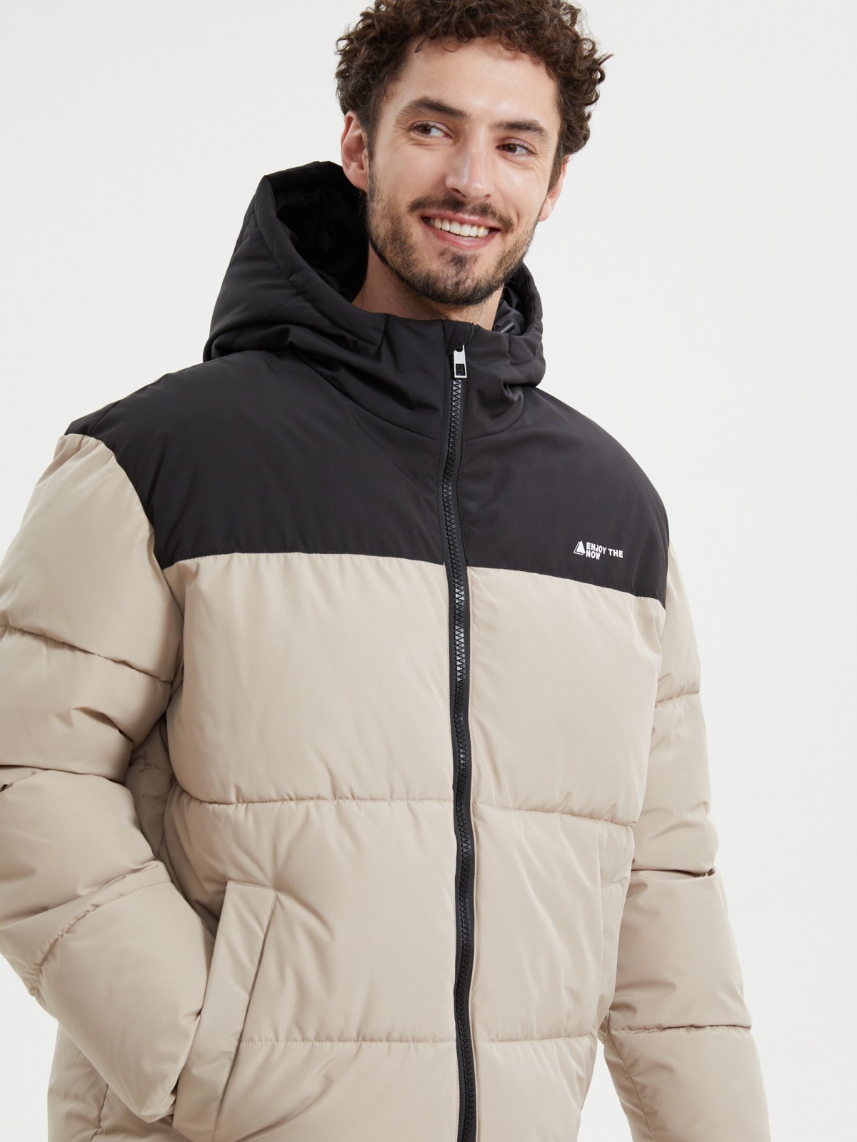 Тёплая куртка на молнии с капюшоном