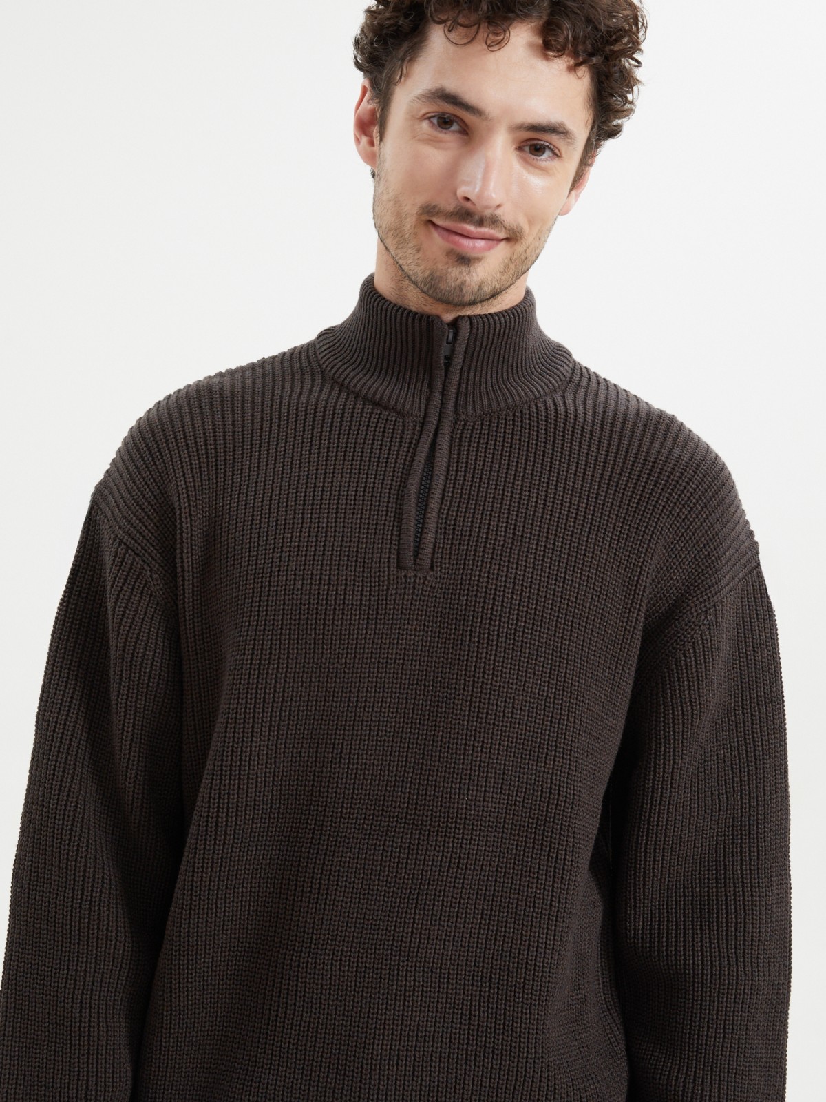 Вязаный свитер с горлом на молнии