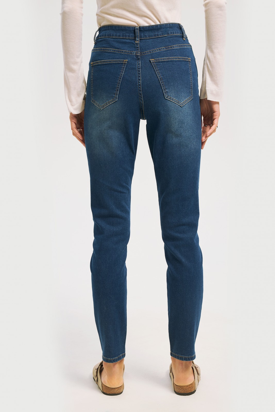 Джинсы силуэта Skinny со средней посадкой