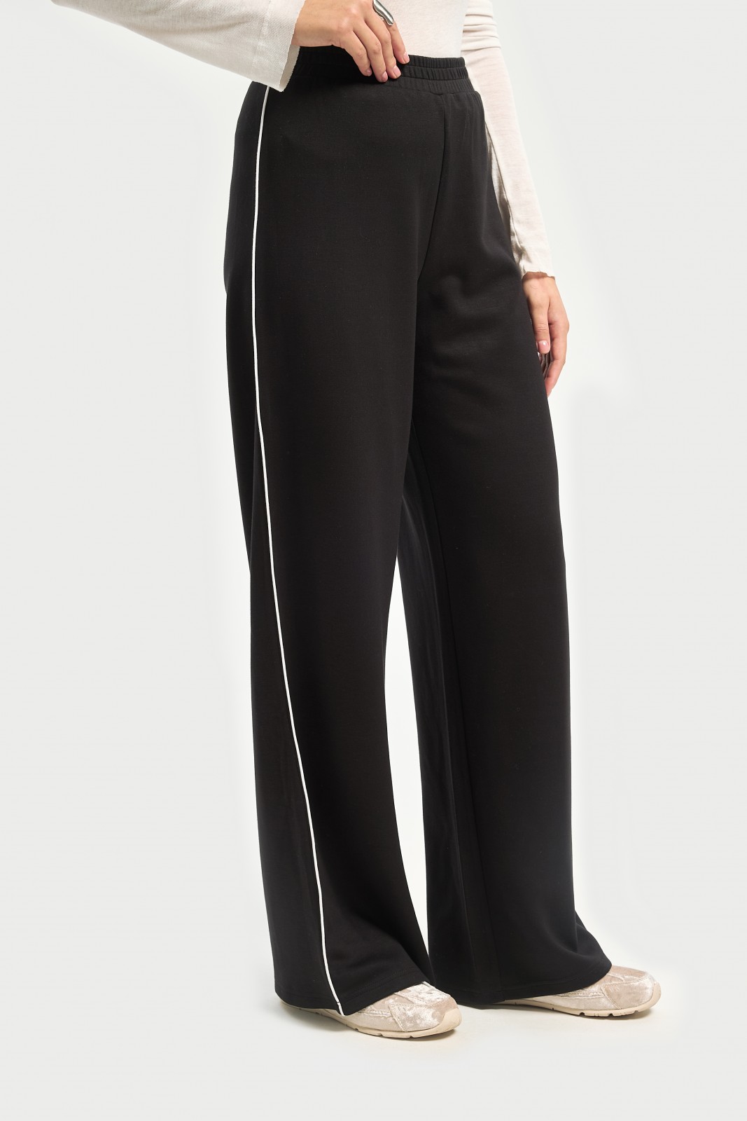 Трикотажные брюки на резинке