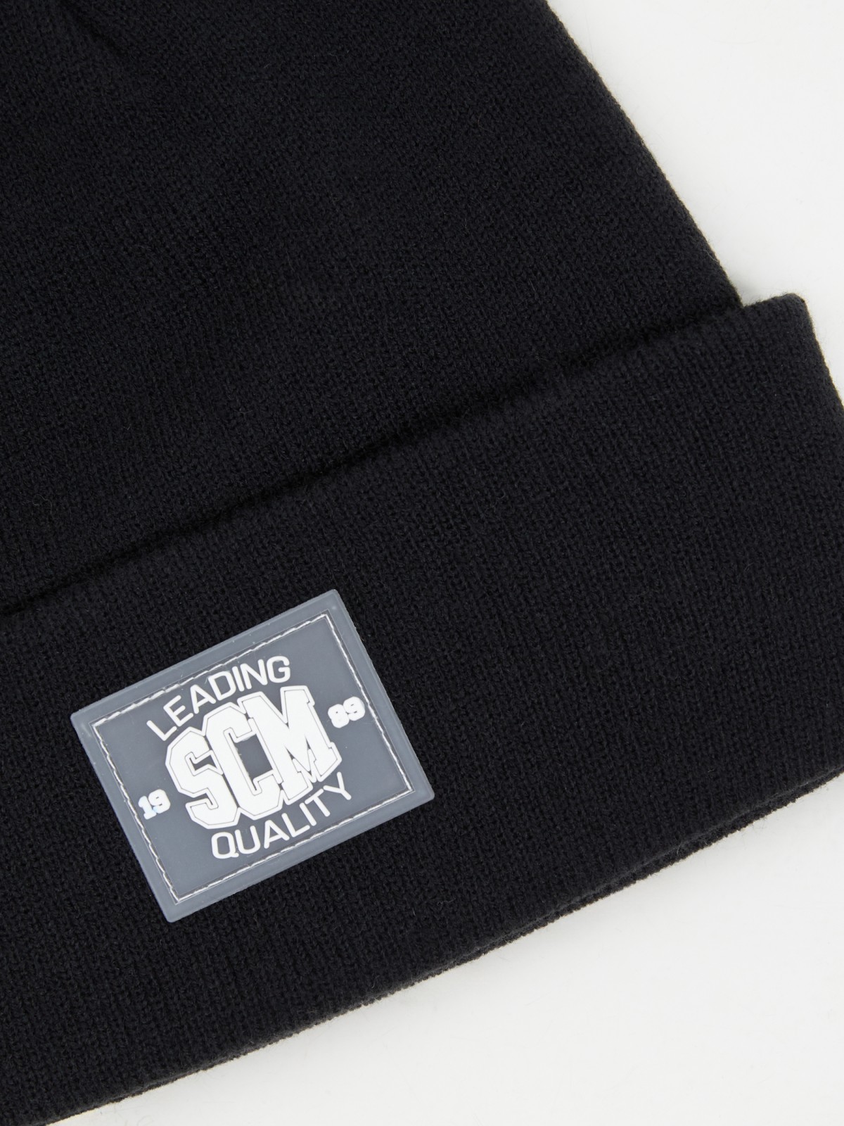 Трикотажная шапка-бини с отворотом