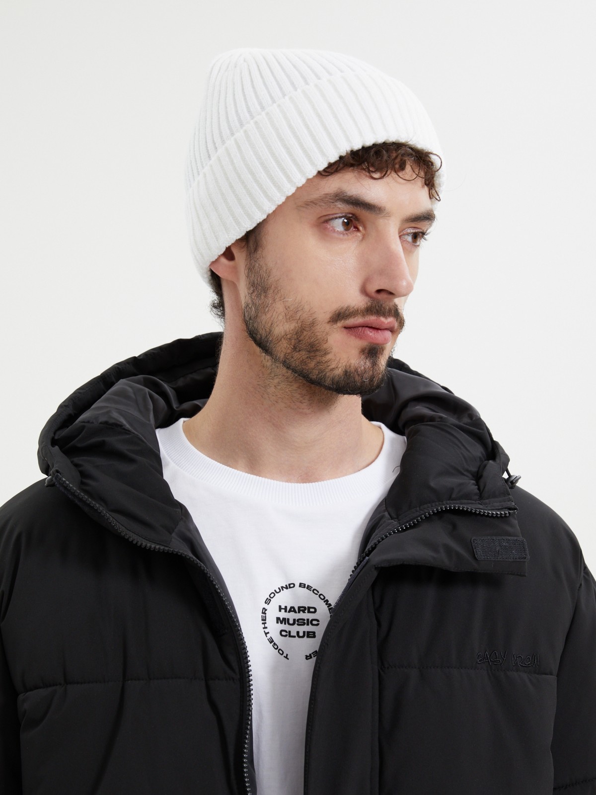 Вязаная шапка-бини