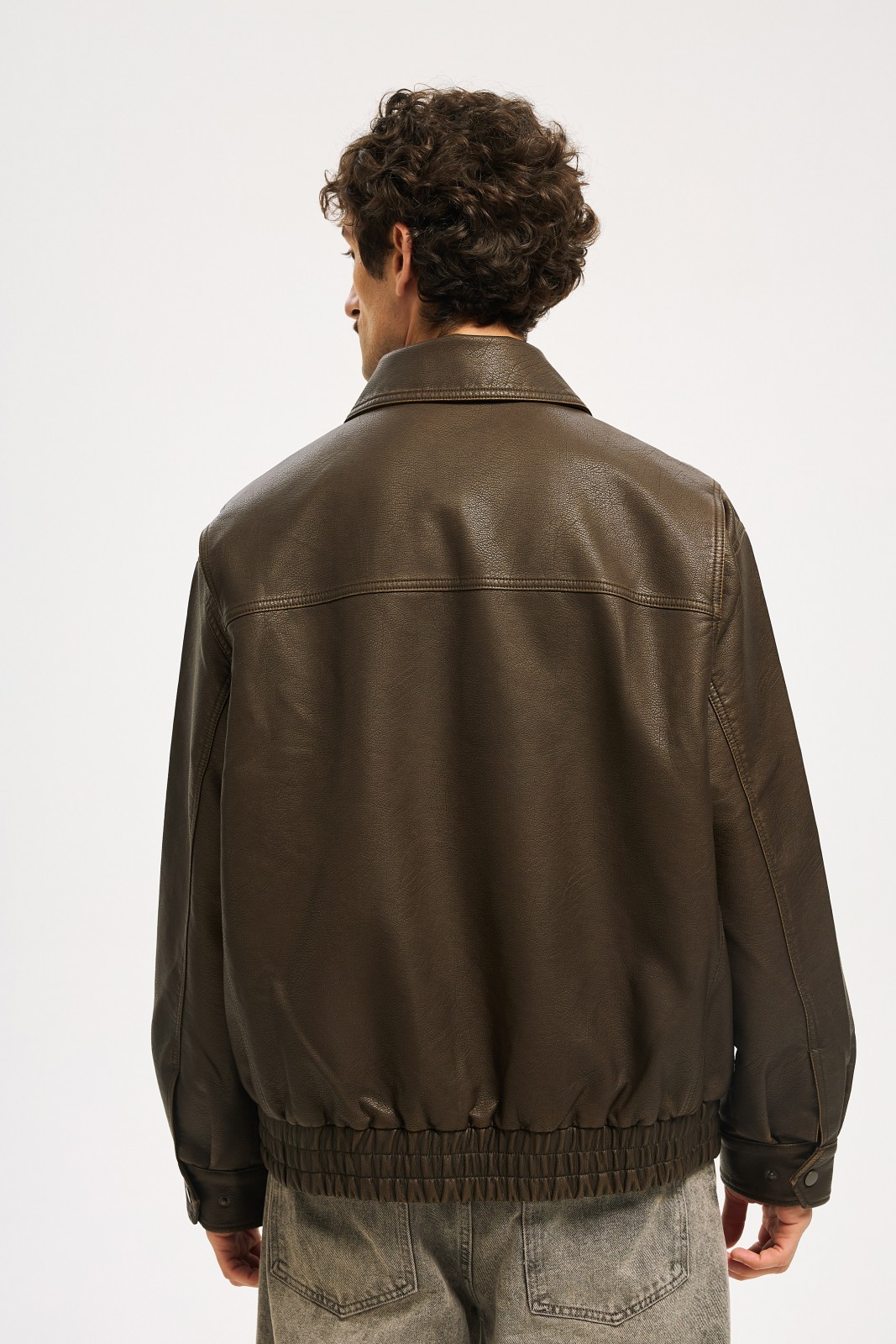 Куртка-бомбер из экокожи