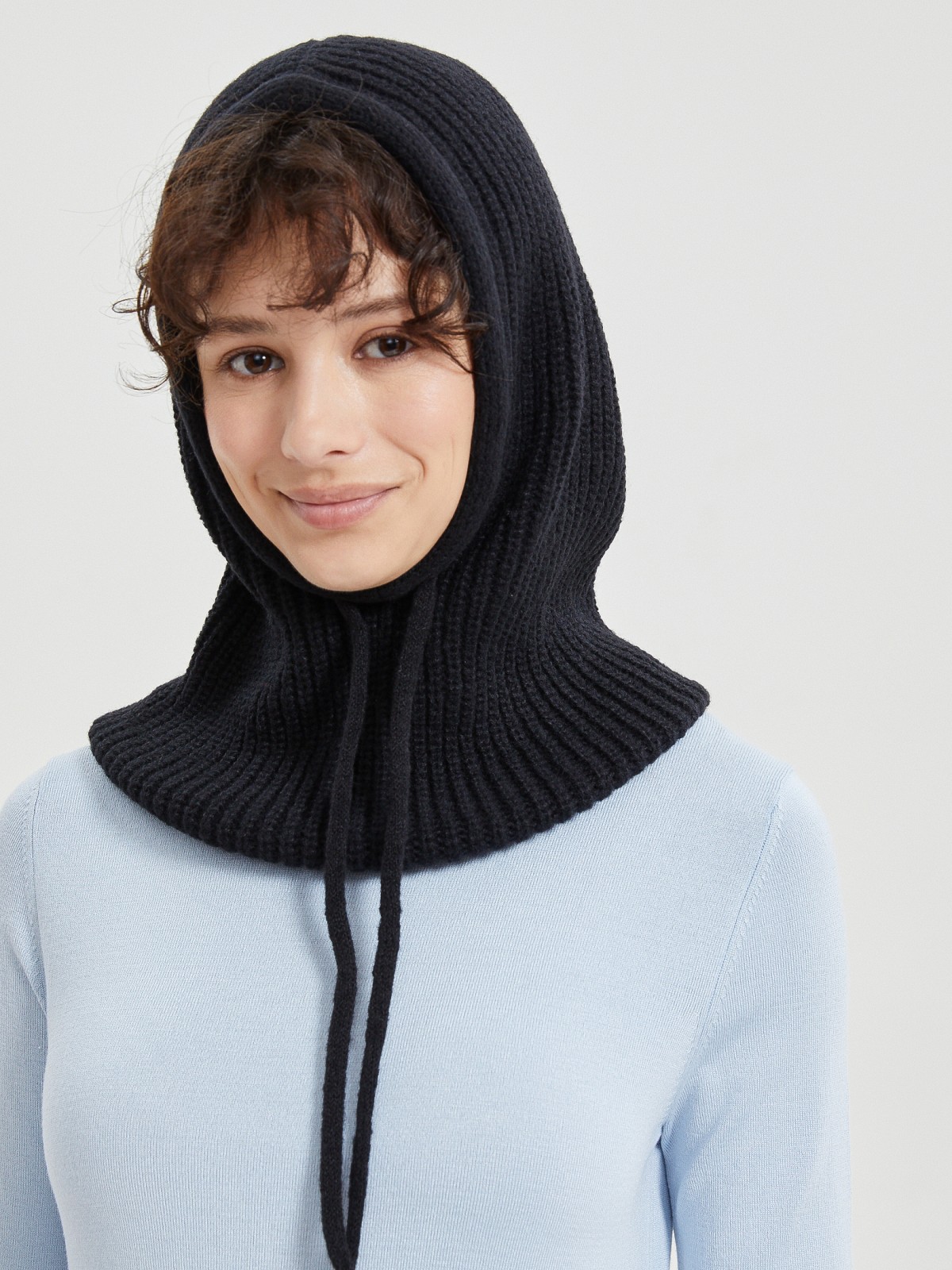 Вязаный капор