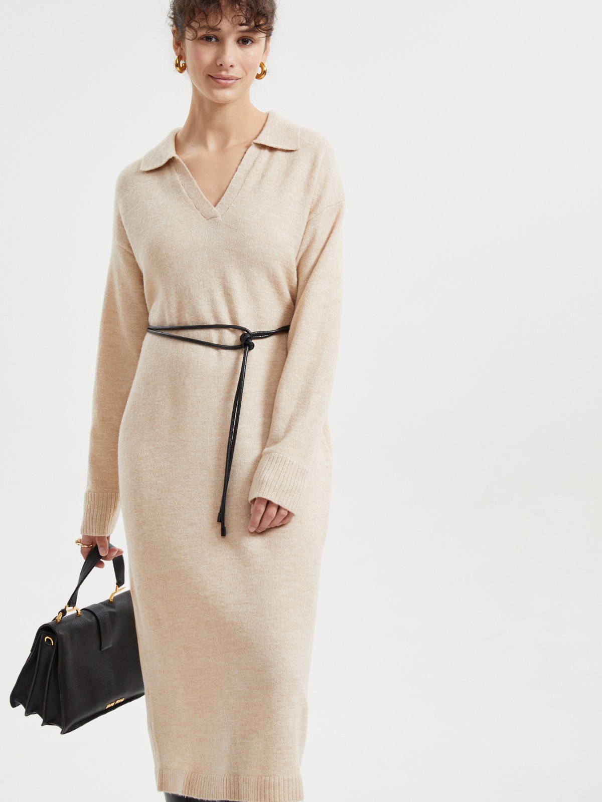 Вязаное платье-джемпер с воротником