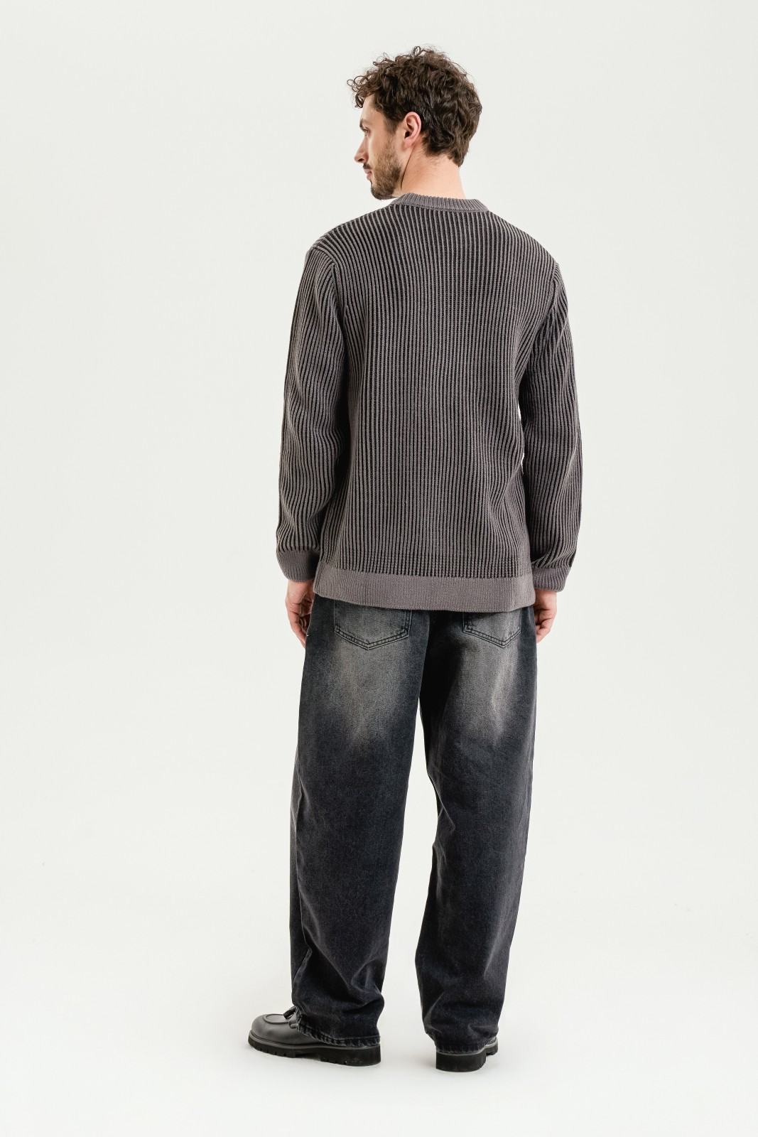 Тонкий вязаный джемпер из акрила