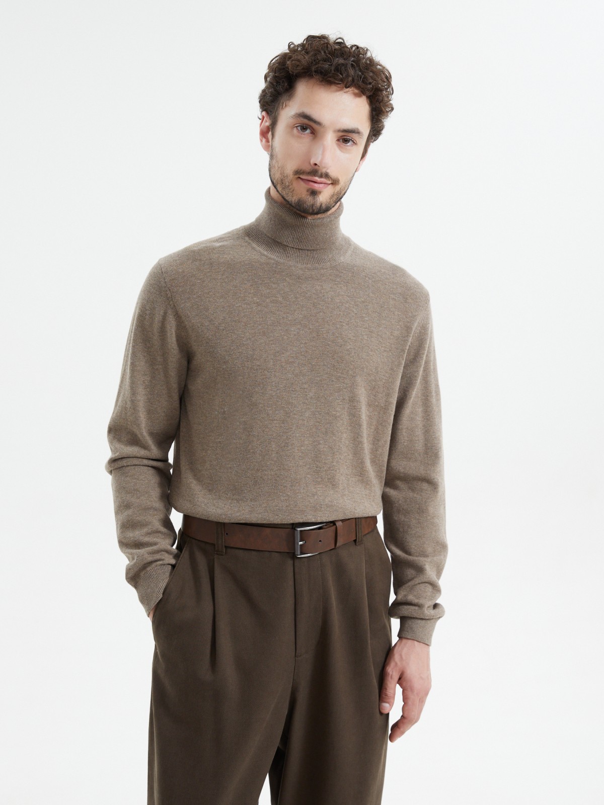 Тонкая трикотажная водолазка с горлом