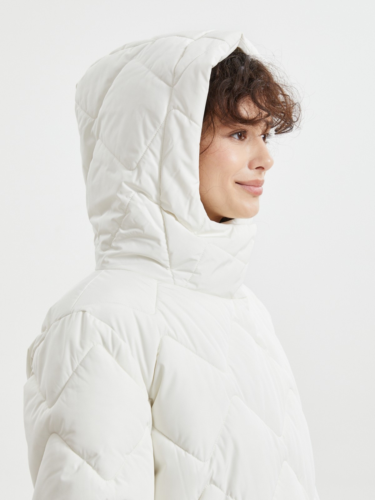 Тёплая стёганая куртка-пальто с капюшоном и поясом