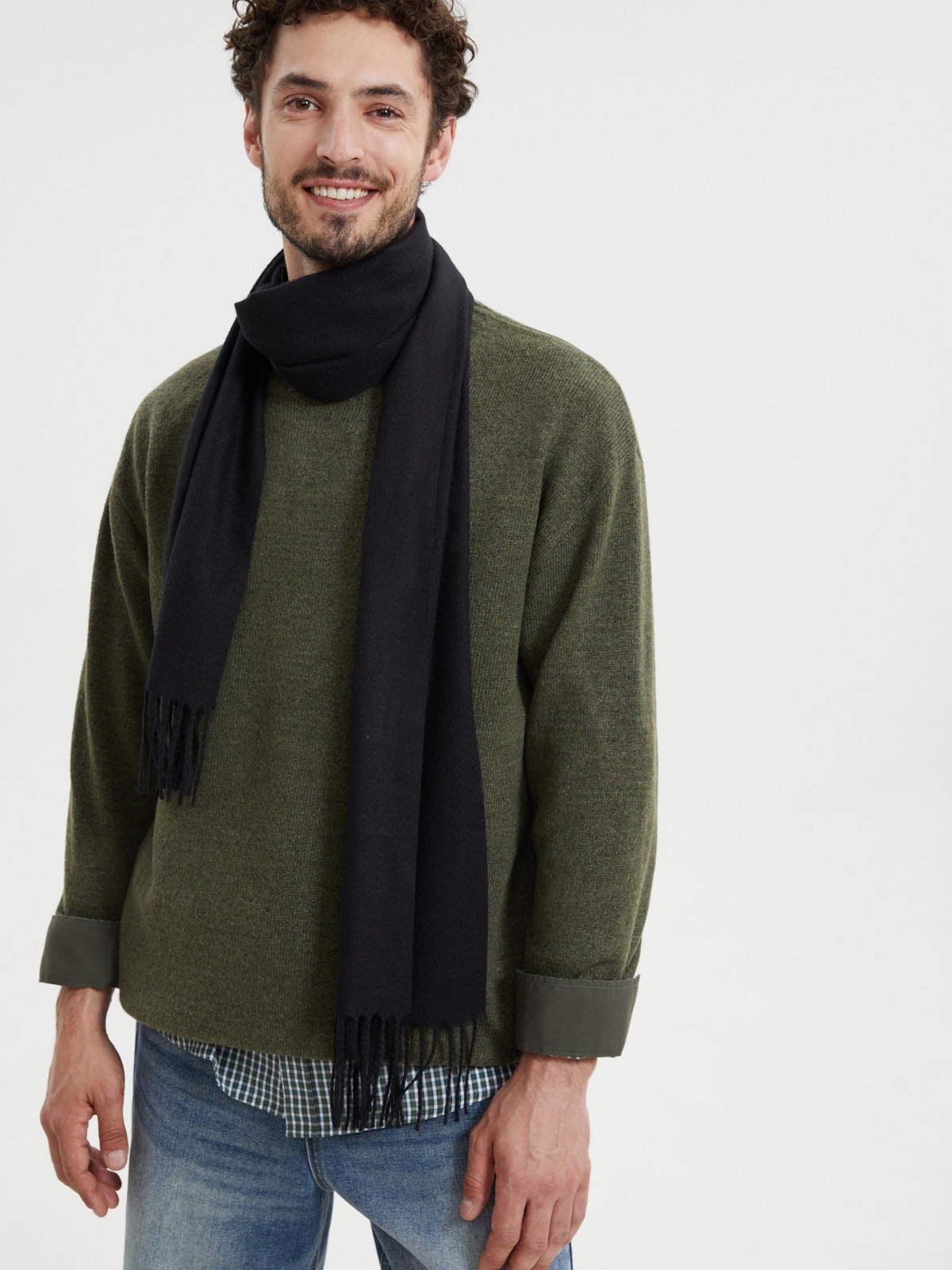 Тканевый шарф с длинной бахромой