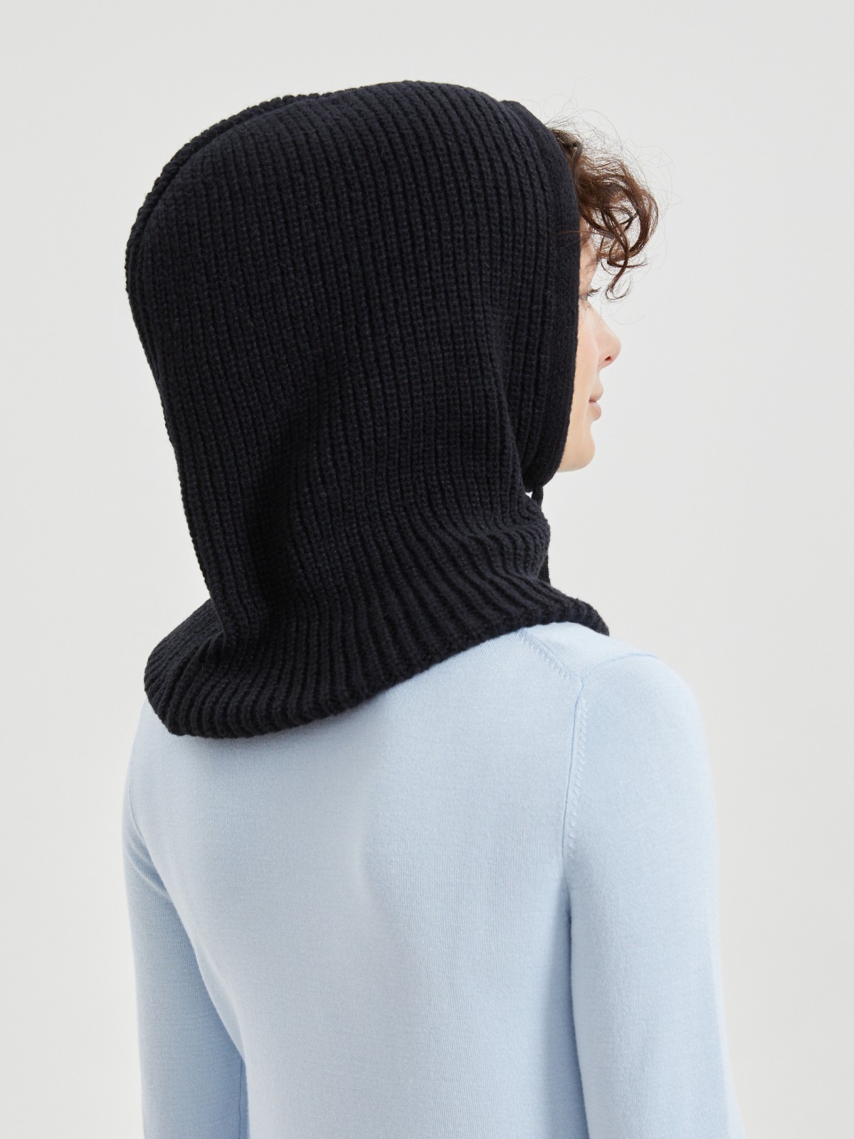 Вязаный капор