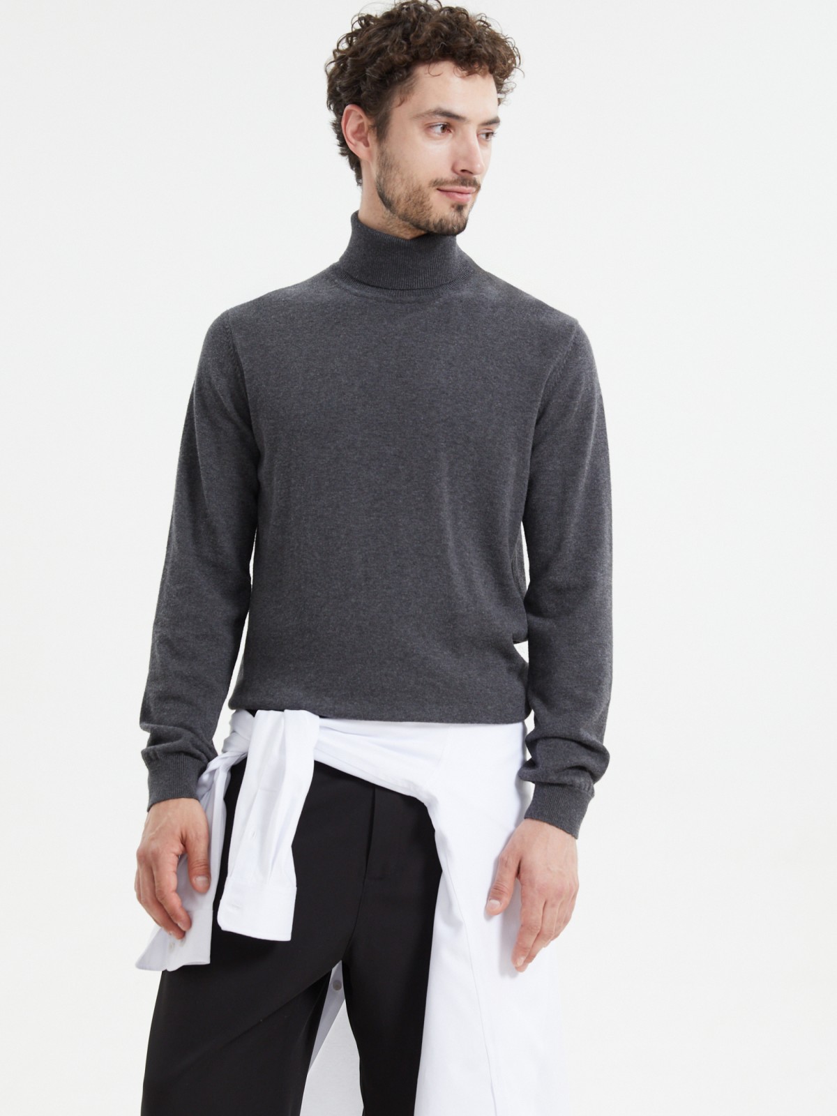 Тонкая трикотажная водолазка с горлом