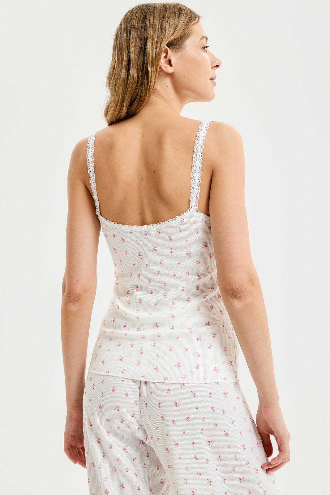 Майка-топ на бретельках